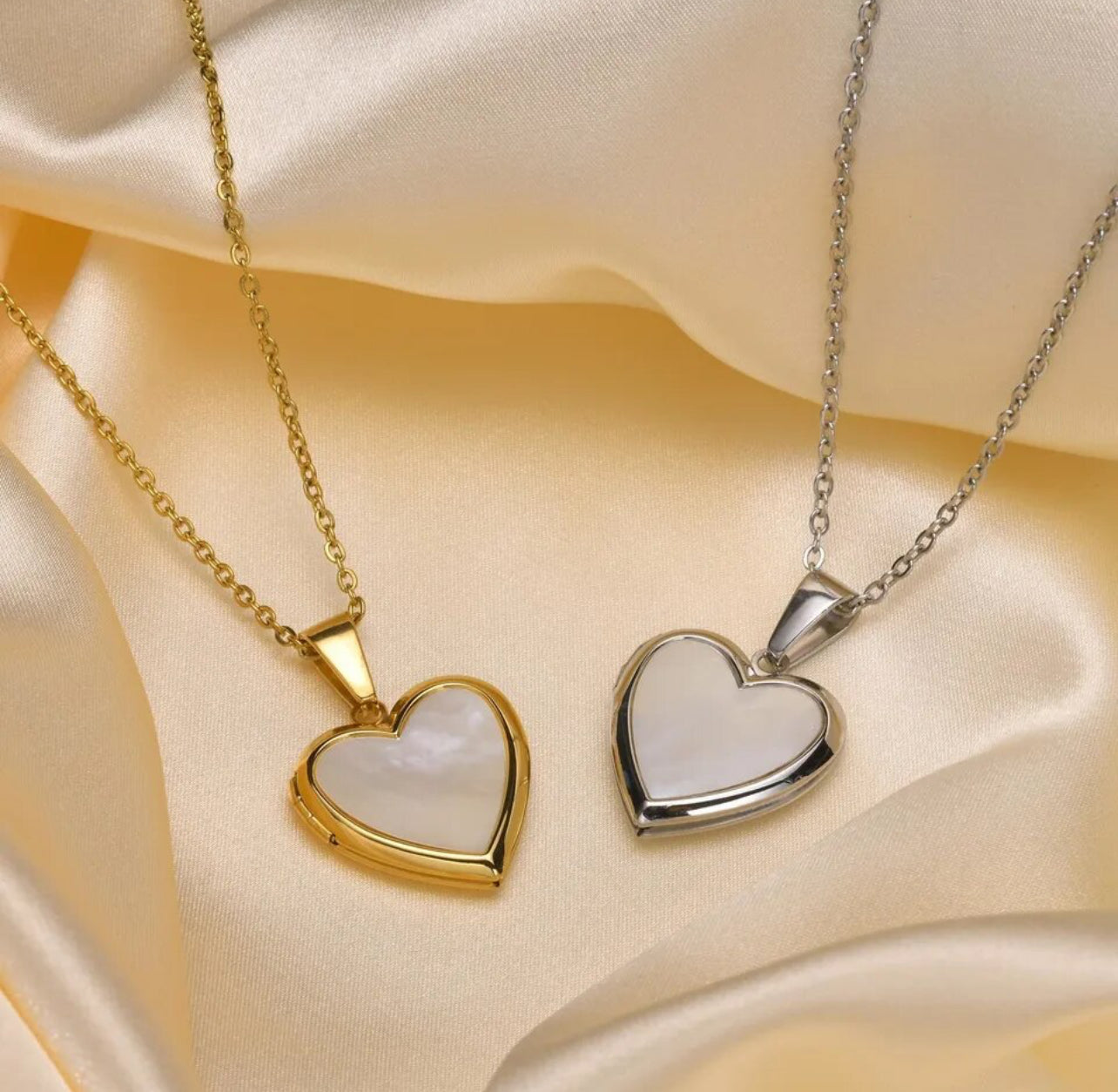 Open Locket Heart necklace (Gold)