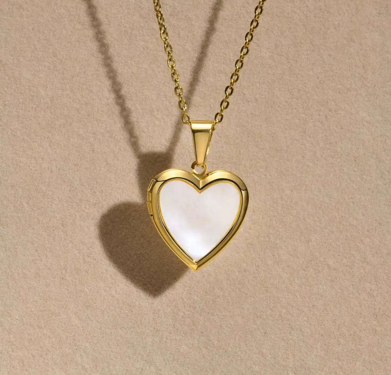 Open Locket Heart necklace (Gold)