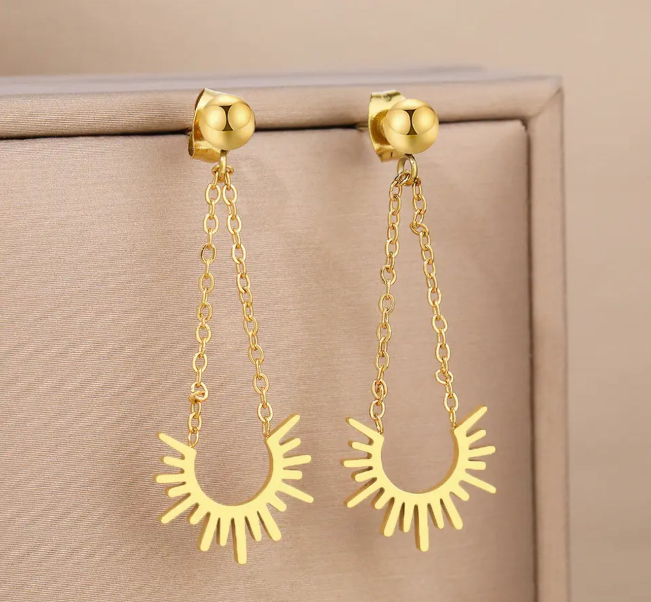 Sun Ray Tassel Chain Gold