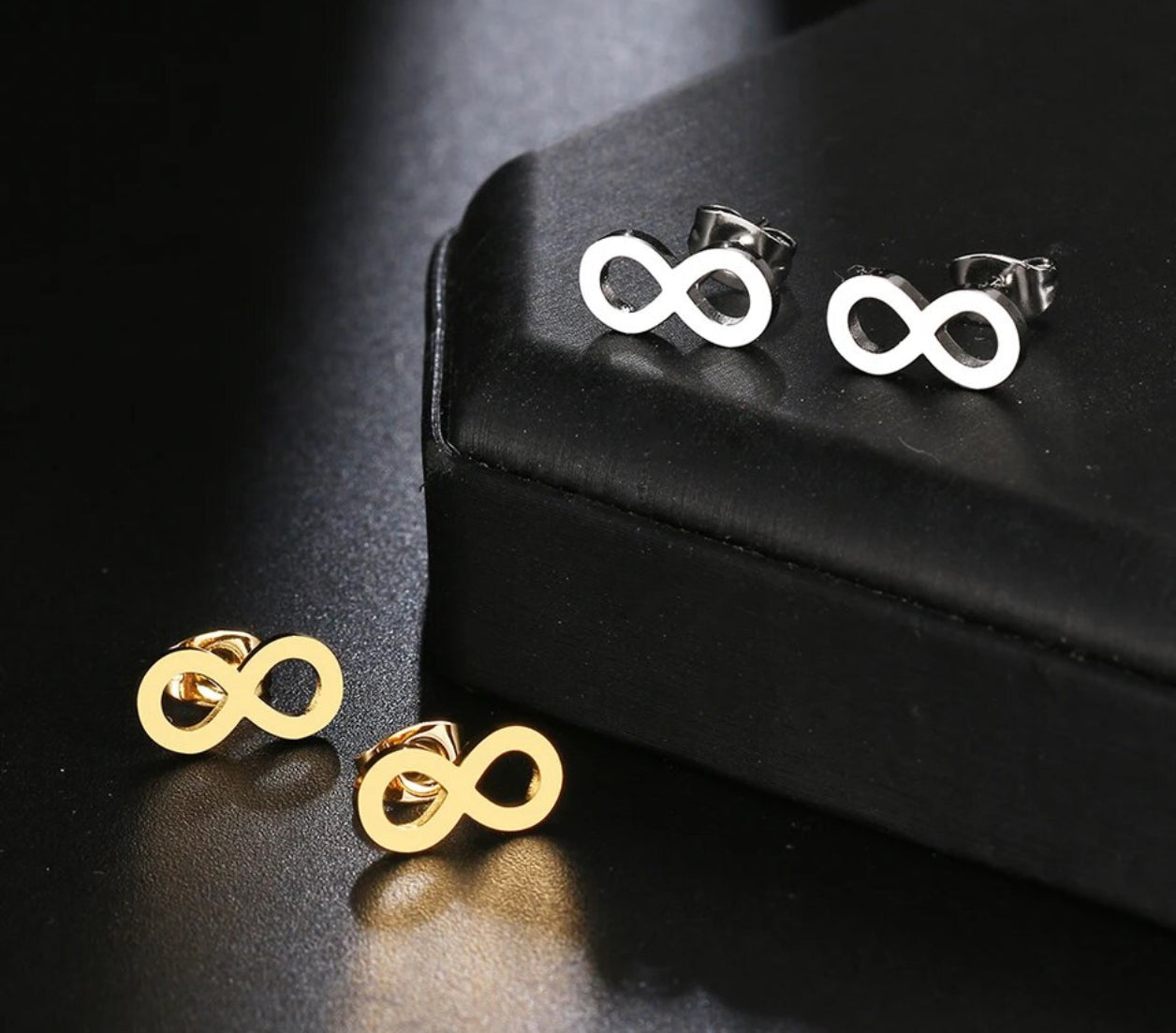 Infinity stud Gold