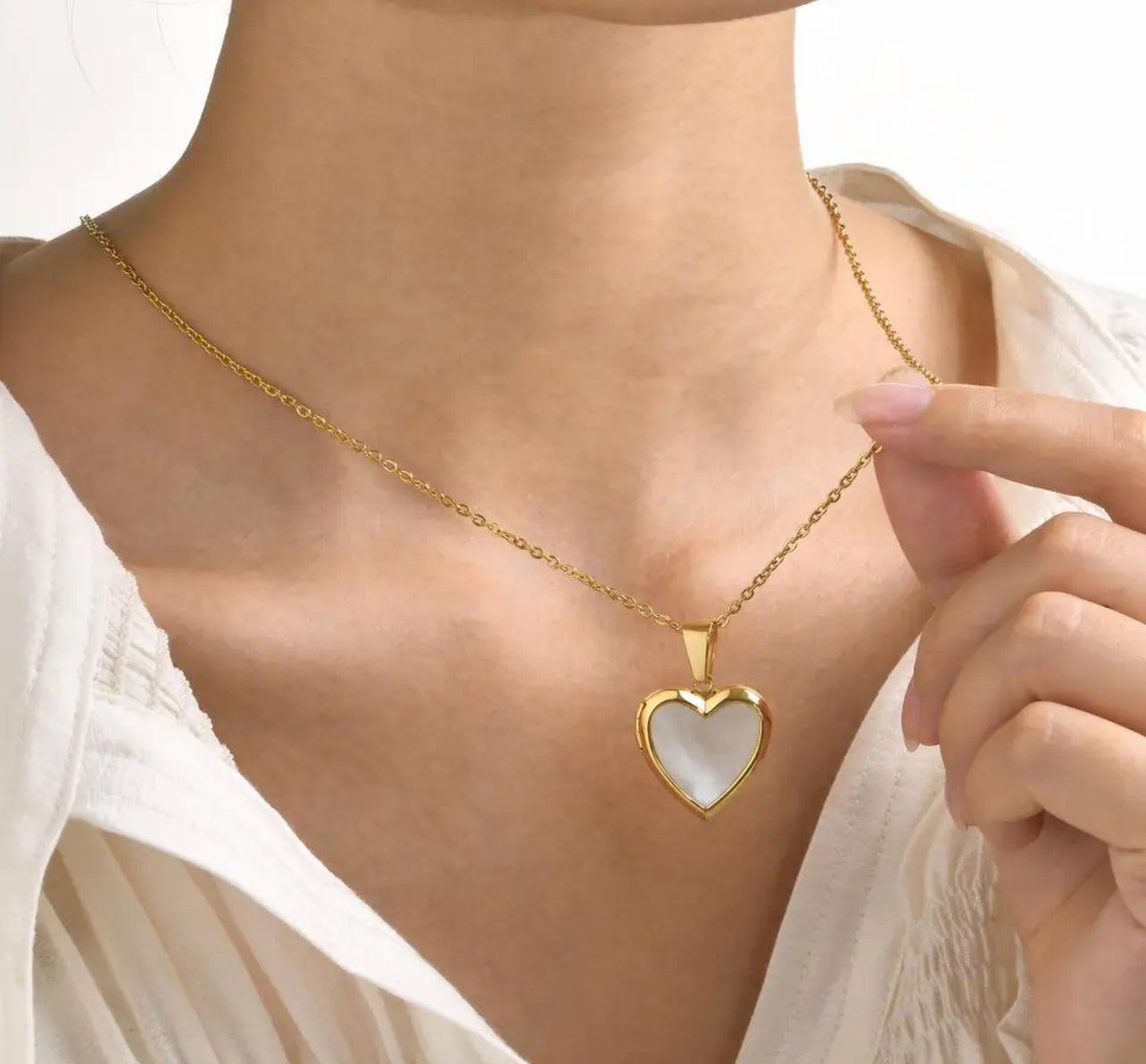 Open Locket Heart necklace (Gold)