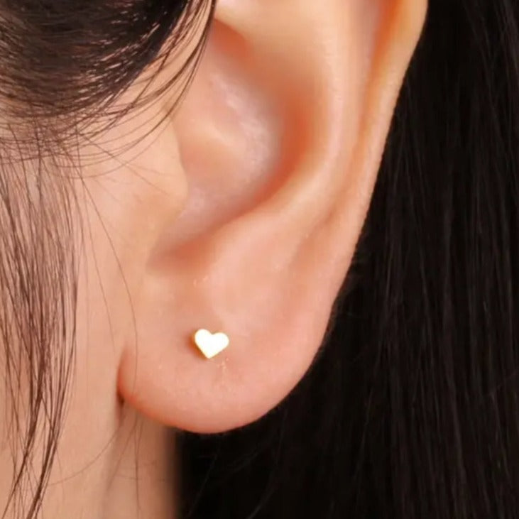 Mini Heart stud Gold